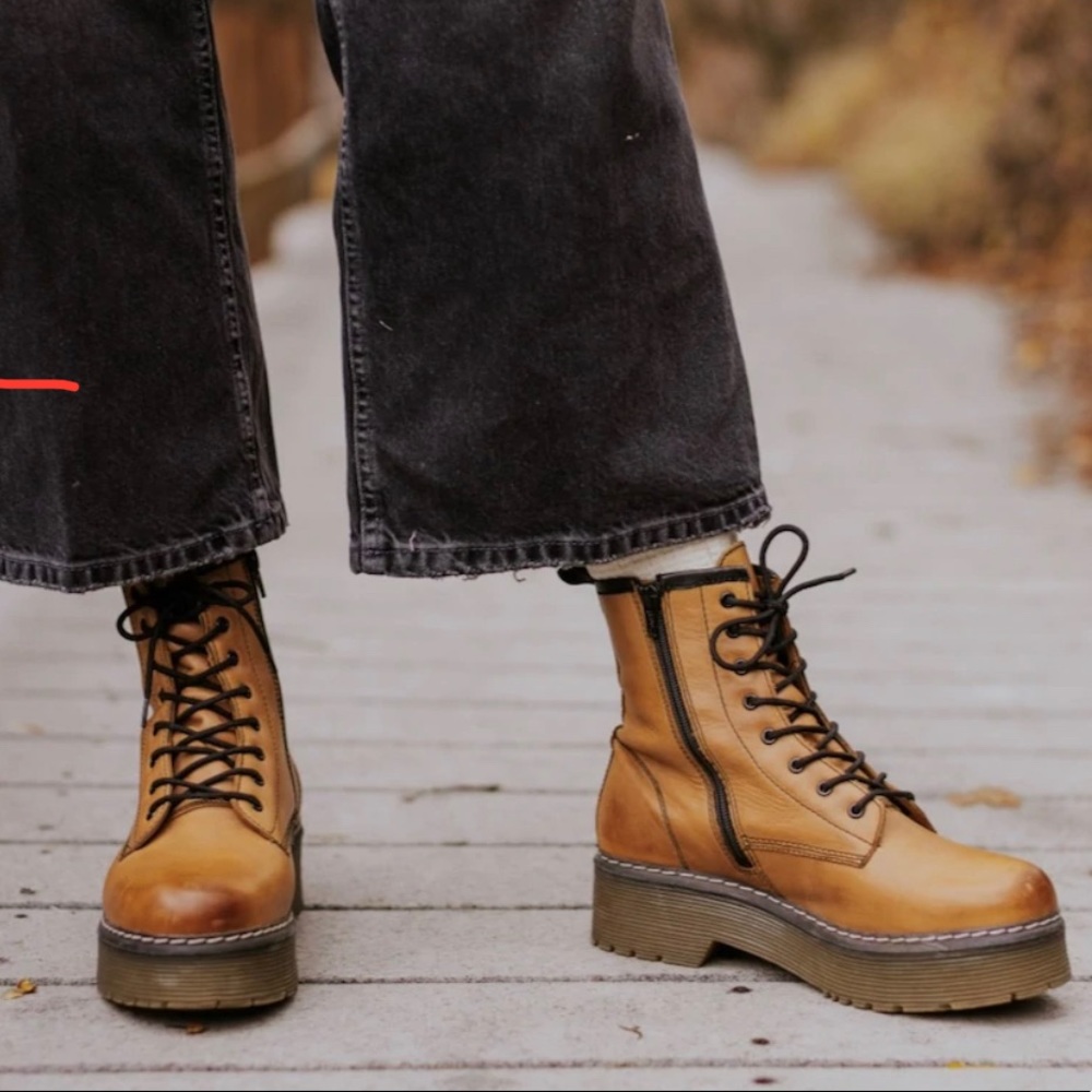 ISO- Roolee Elvis Boot, Size 38/USA 7